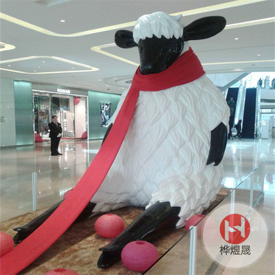 商场卡通羊橱窗展示