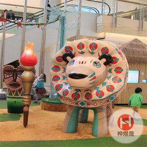 商场卡通动物橱窗展示