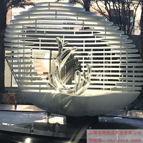鱼篓雕塑