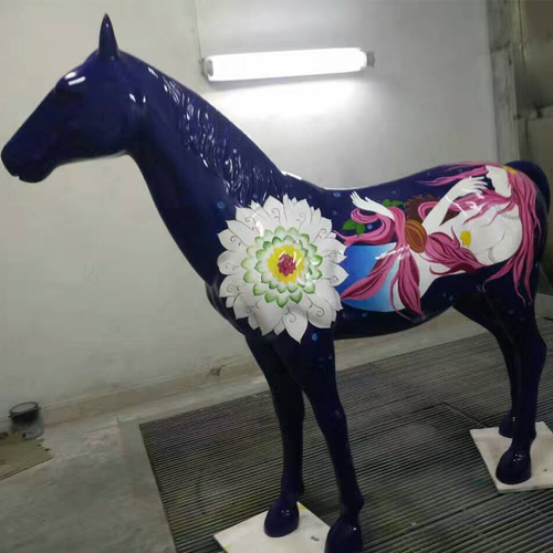 彩绘骏马雕塑